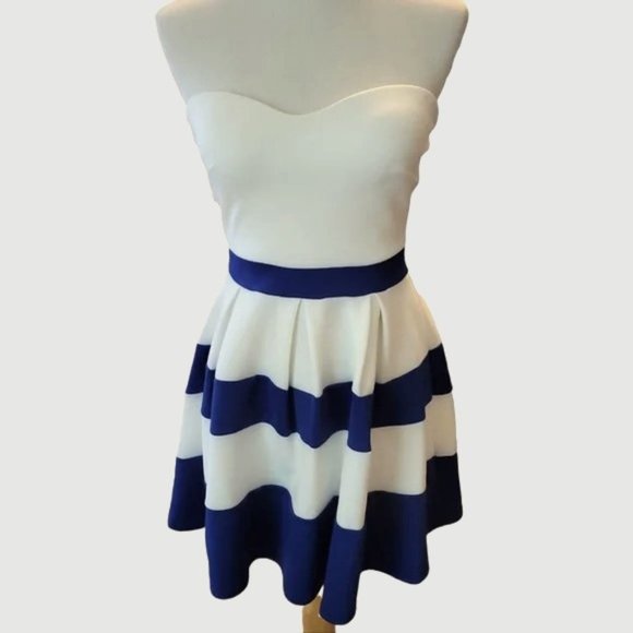 Windsor Women's White & Blue Striped Fit & Flare Strapless Dress Size Medium - Picture 1 of 7